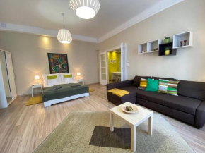 ORANGEHOMES One Bedroom Comfy Apartment